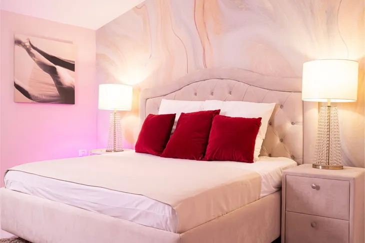 Camera 8 – cameră pasională și primitoare